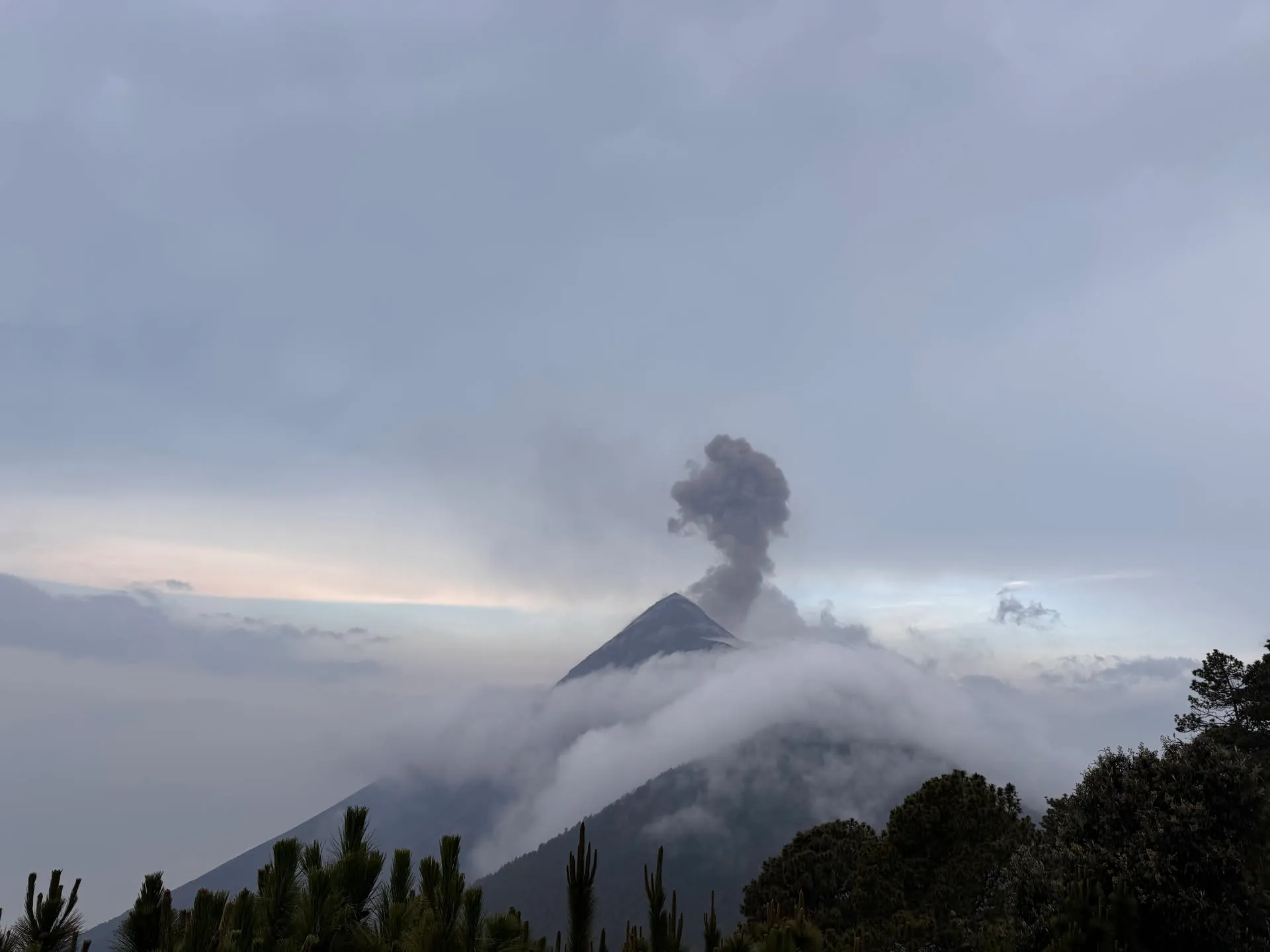 Volcán de Fuego from the same spot as the cloudy pic from earlier